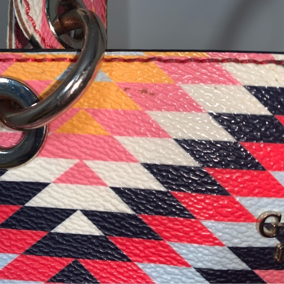 Guess Purse - Picture 4 of 8